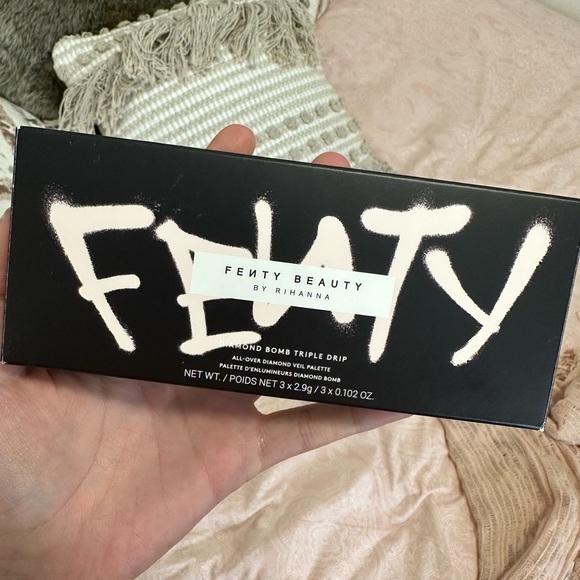 NEW Fenty Beauty Diamond Bomb Triple Drip All Over Diamond Veil Palette - Picture 3 of 3